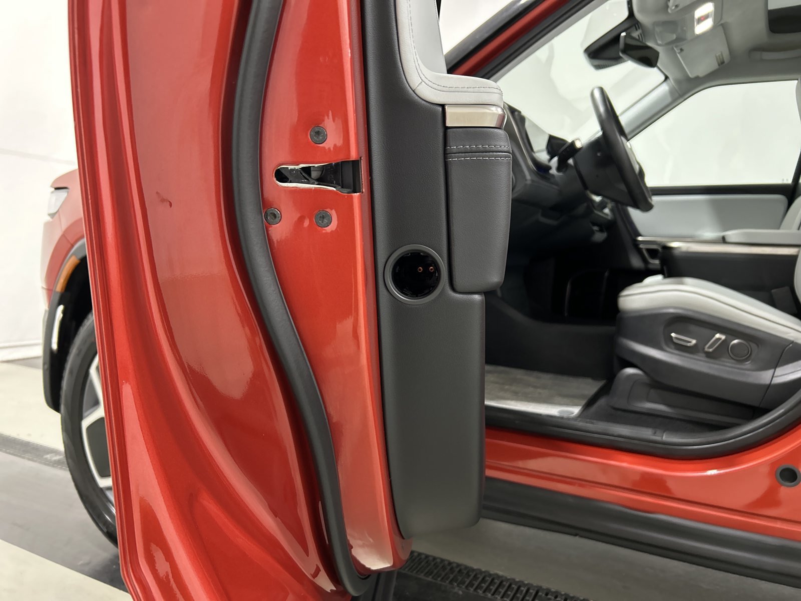 Used 2024 Rivian R1T Adventure Dual AWD/4WD image 30