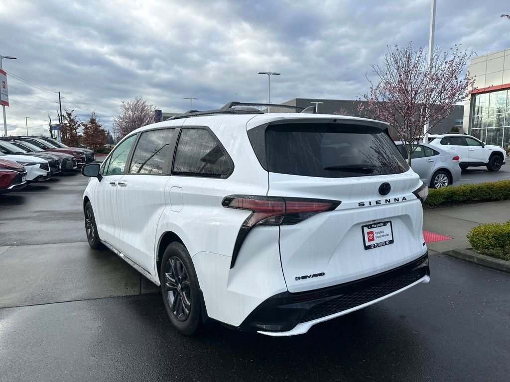 Used 2025 Toyota Sienna XSE w/ XSE Plus Package image 3
