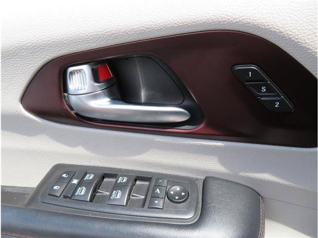 Used 2019 Chrysler Pacifica Limited FWD image 13