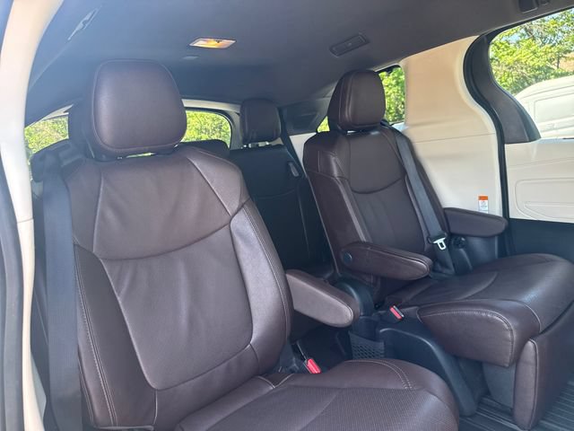 Used 2023 Toyota Sienna Platinum AWD/4WD image 36