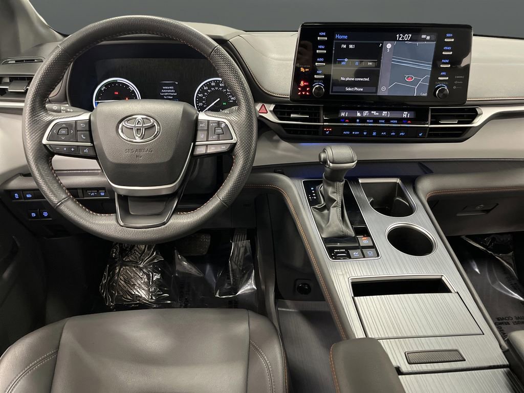 Used 2024 Toyota Sienna XSE image 5