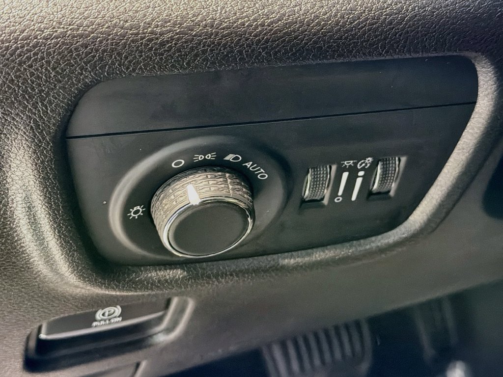 Used 2023 Jeep Grand Cherokee L Laredo AWD/4WD image 12