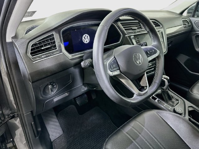Certified 2024 Volkswagen Tiguan SE AWD/4WD image 10
