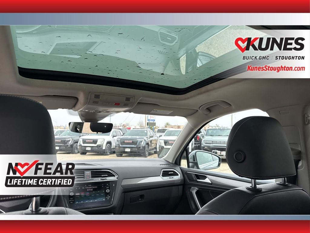 Used 2022 Volkswagen Tiguan SE w/ Panoramic Sunroof Package image 47