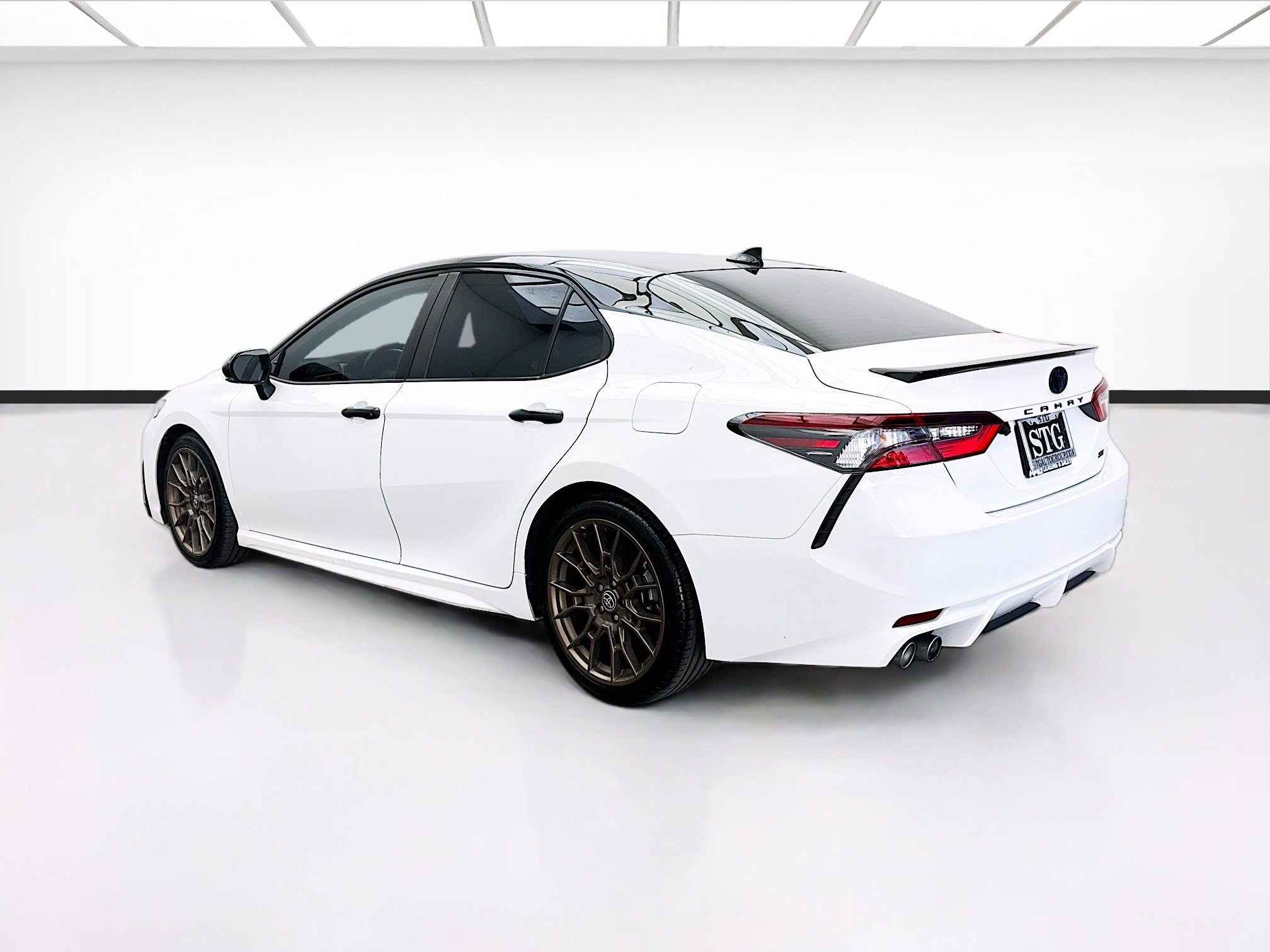 Used 2023 Toyota Camry SE FWD image 6