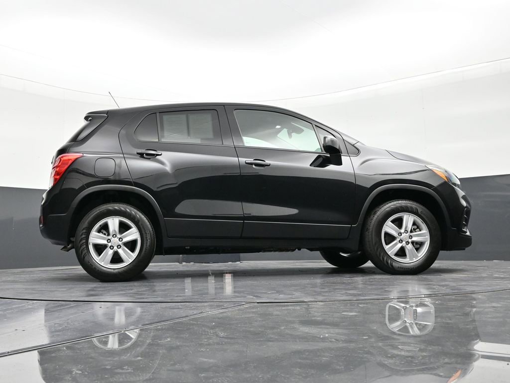 Used 2022 Chevrolet Trax LS w/ Tint and Cruise Package image 25