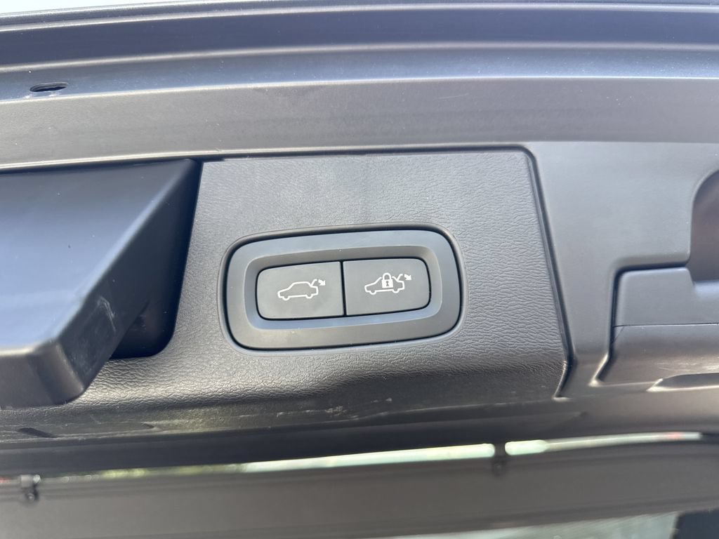 Used 2019 Volvo XC60 T6 Momentum w/ Multimedia Package AWD/4WD image 31