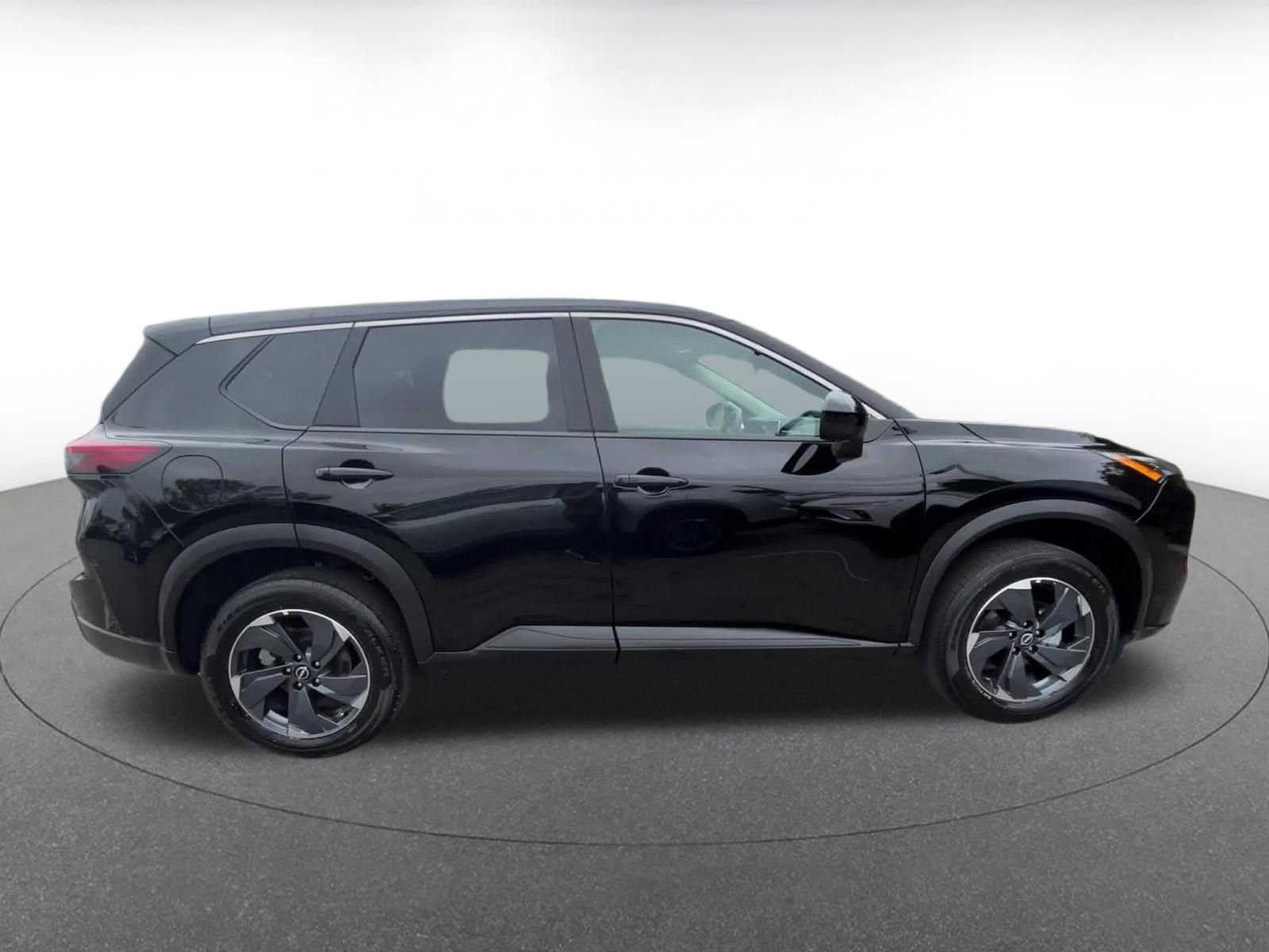 Used 2025 Nissan Rogue SV FWD image 16