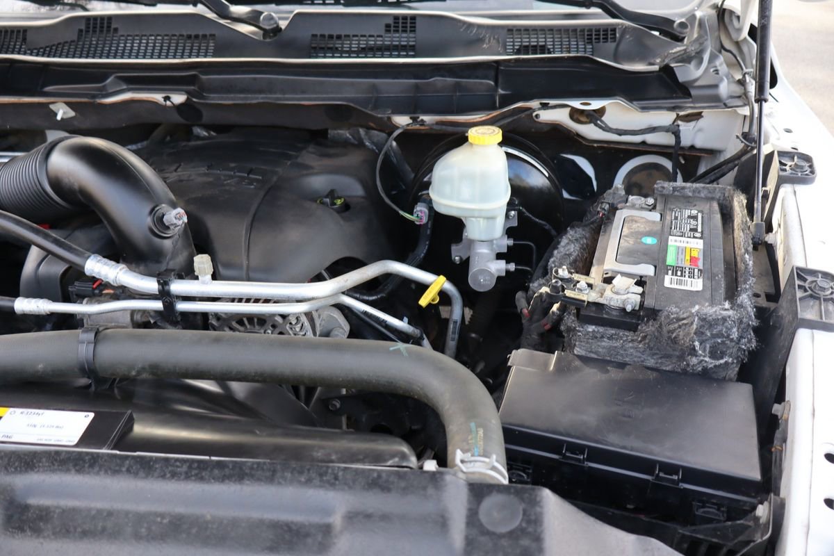 Used 2016 RAM 1500 Classic SLT AWD/4WD image 38