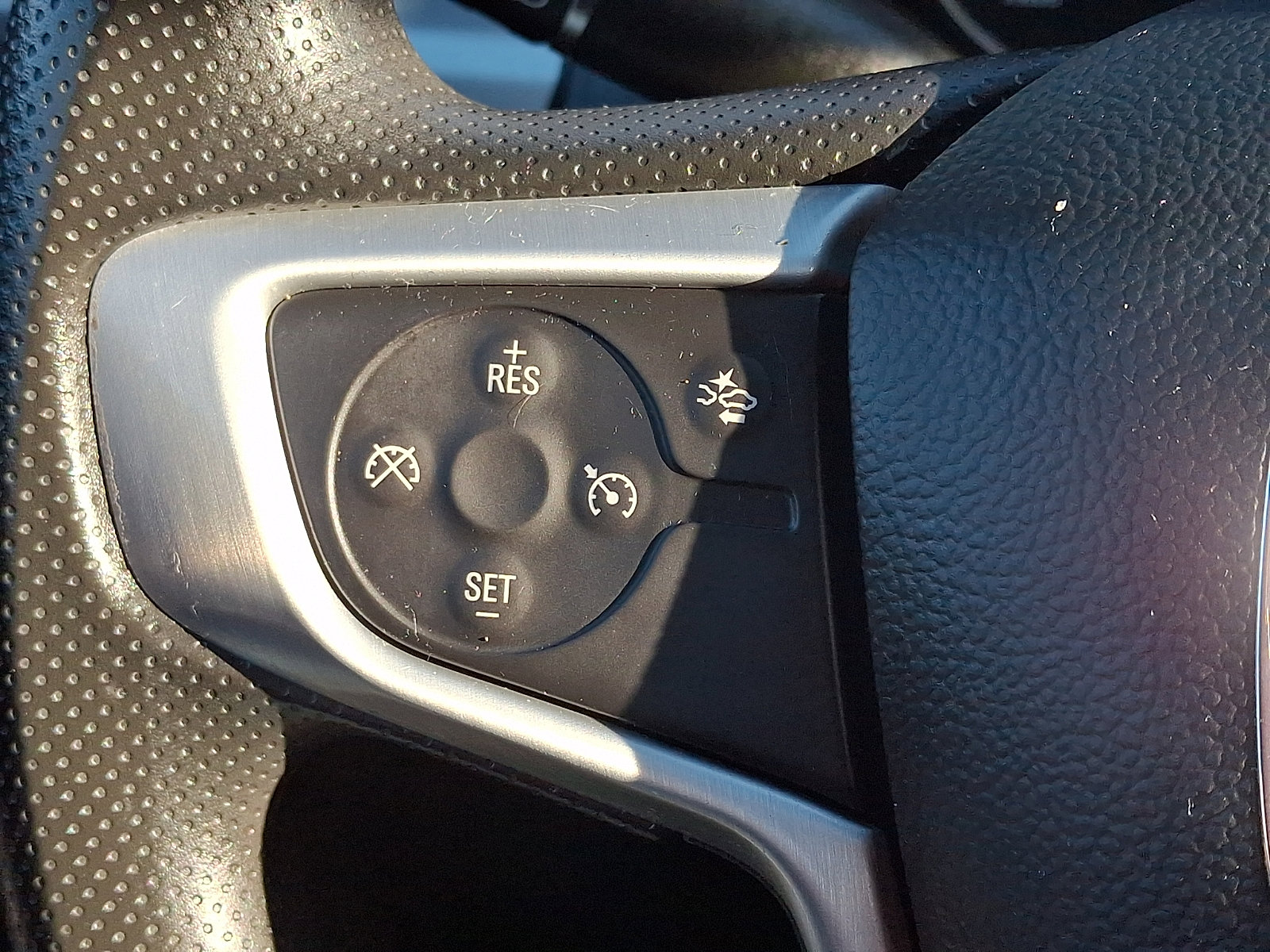 Used 2021 GMC Acadia SLE w/ Driver Convenience Package image 22