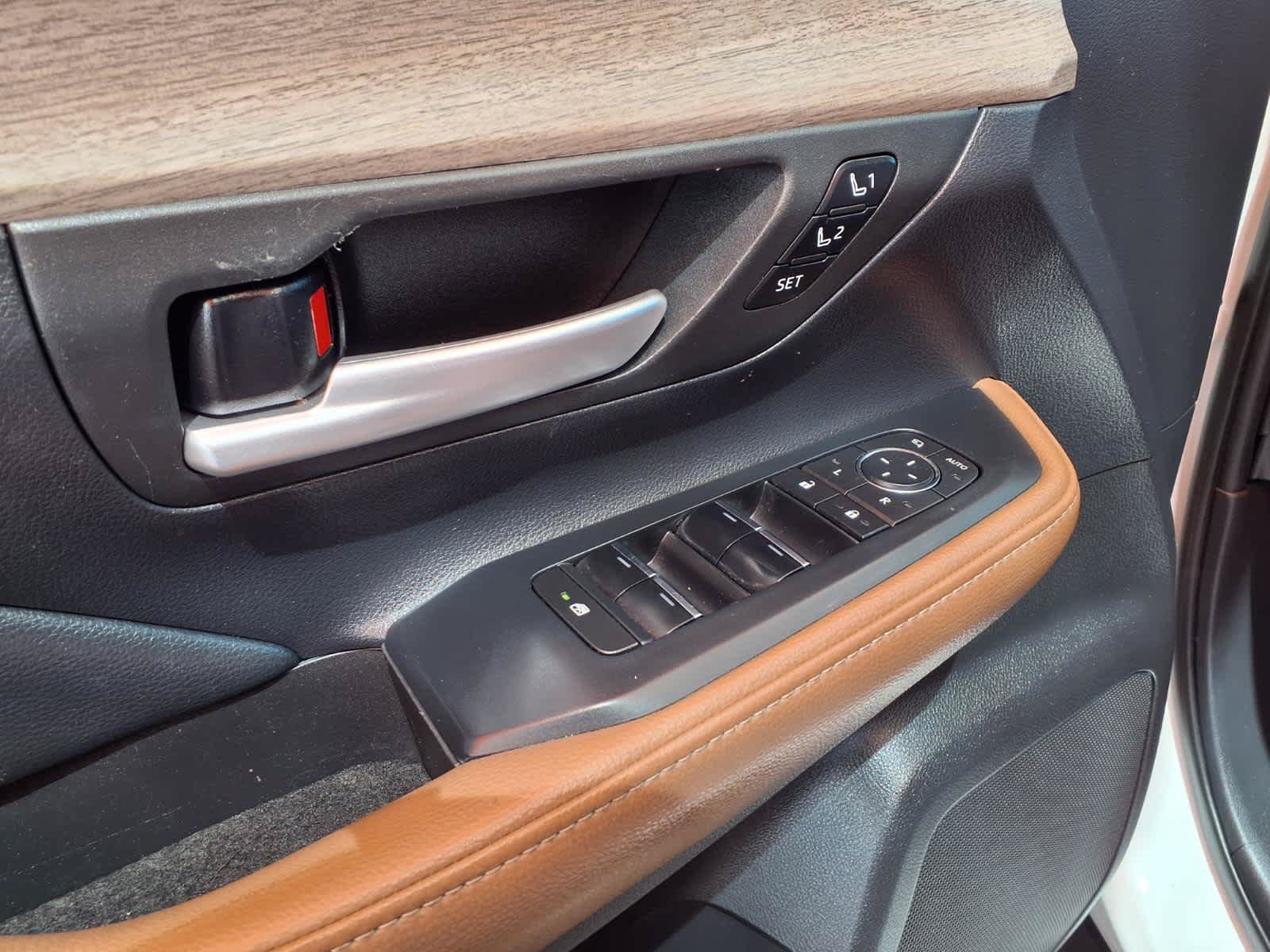 Certified 2024 Toyota Grand Highlander AWD image 17