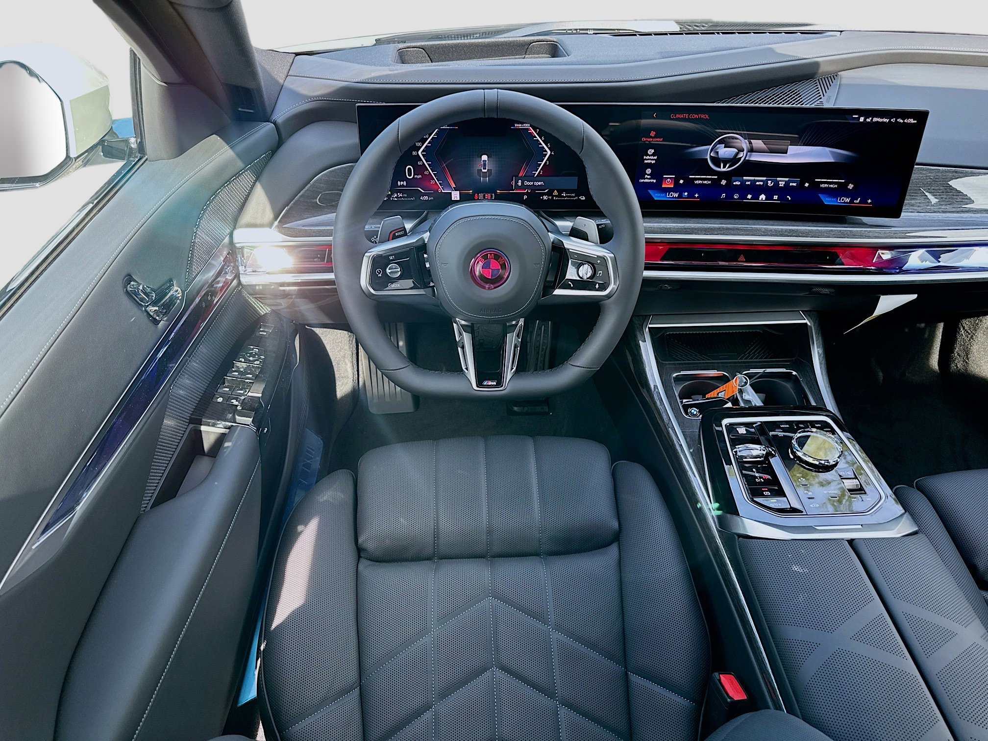 New 2026 BMW 750e xDrive w/ Premium Package image 17