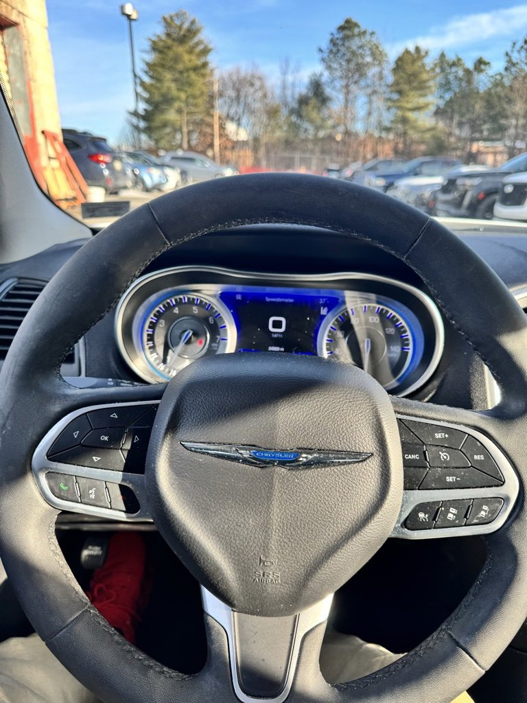 Used 2023 Chrysler 300 Touring w/ Safetytec Plus Group image 15