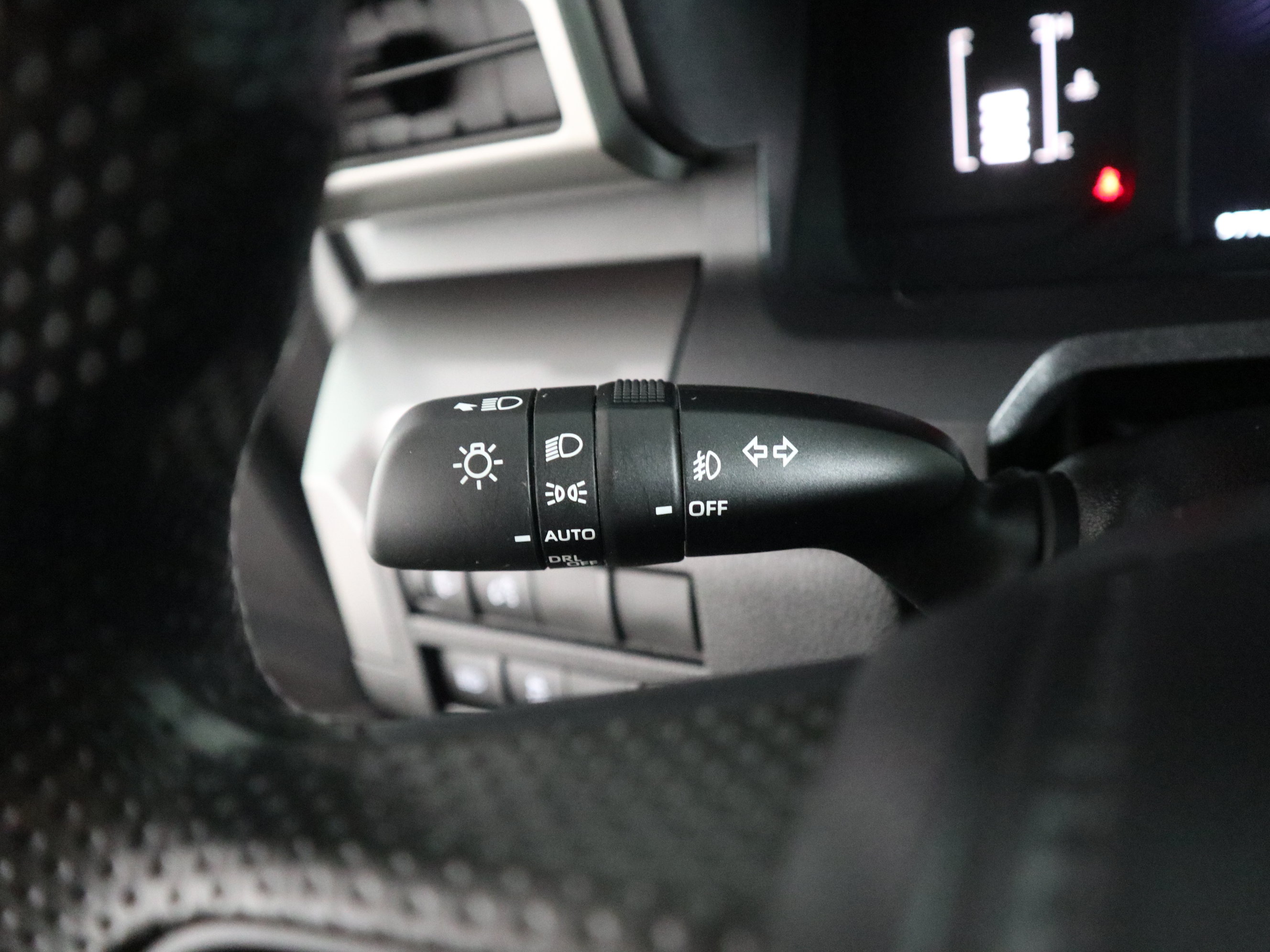 Used 2025 Toyota Tacoma SR5 AWD/4WD image 25