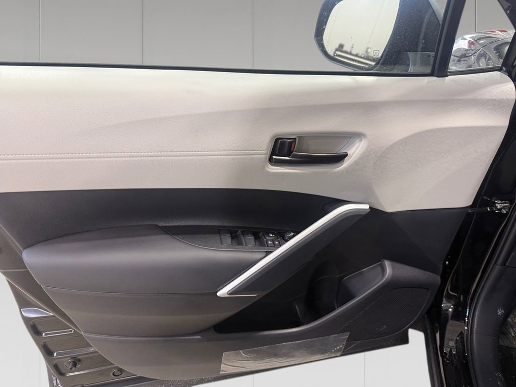 Used 2026 Toyota Corolla Cross L image 36