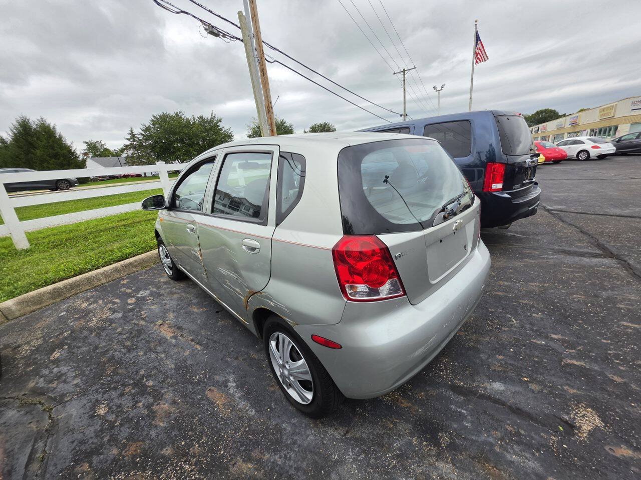 Used 2004 Chevrolet Aveo Hatchback FWD image 4