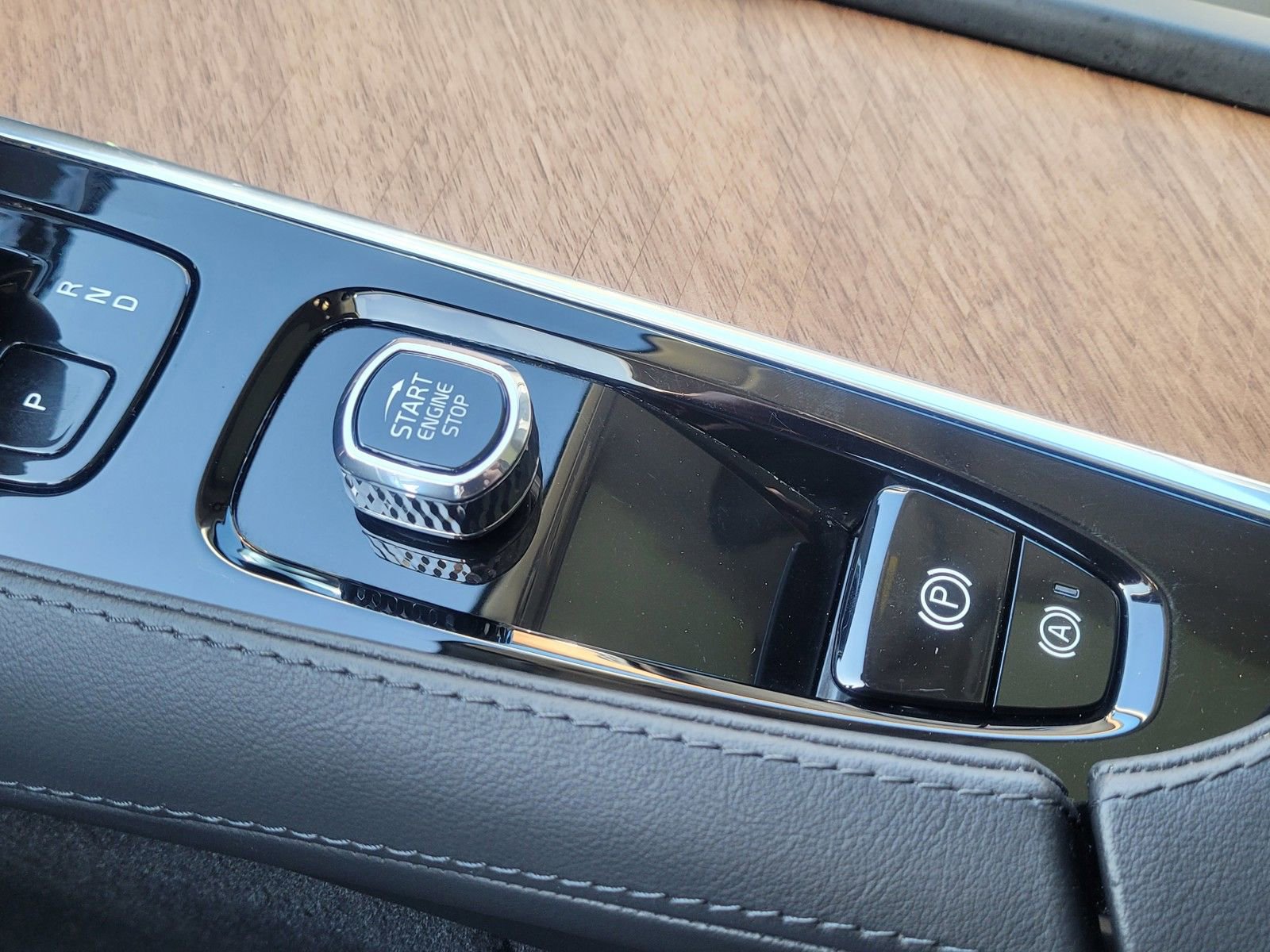 Certified 2024 Volvo XC90 T8 Plus w/ Protection Package Premier image 25