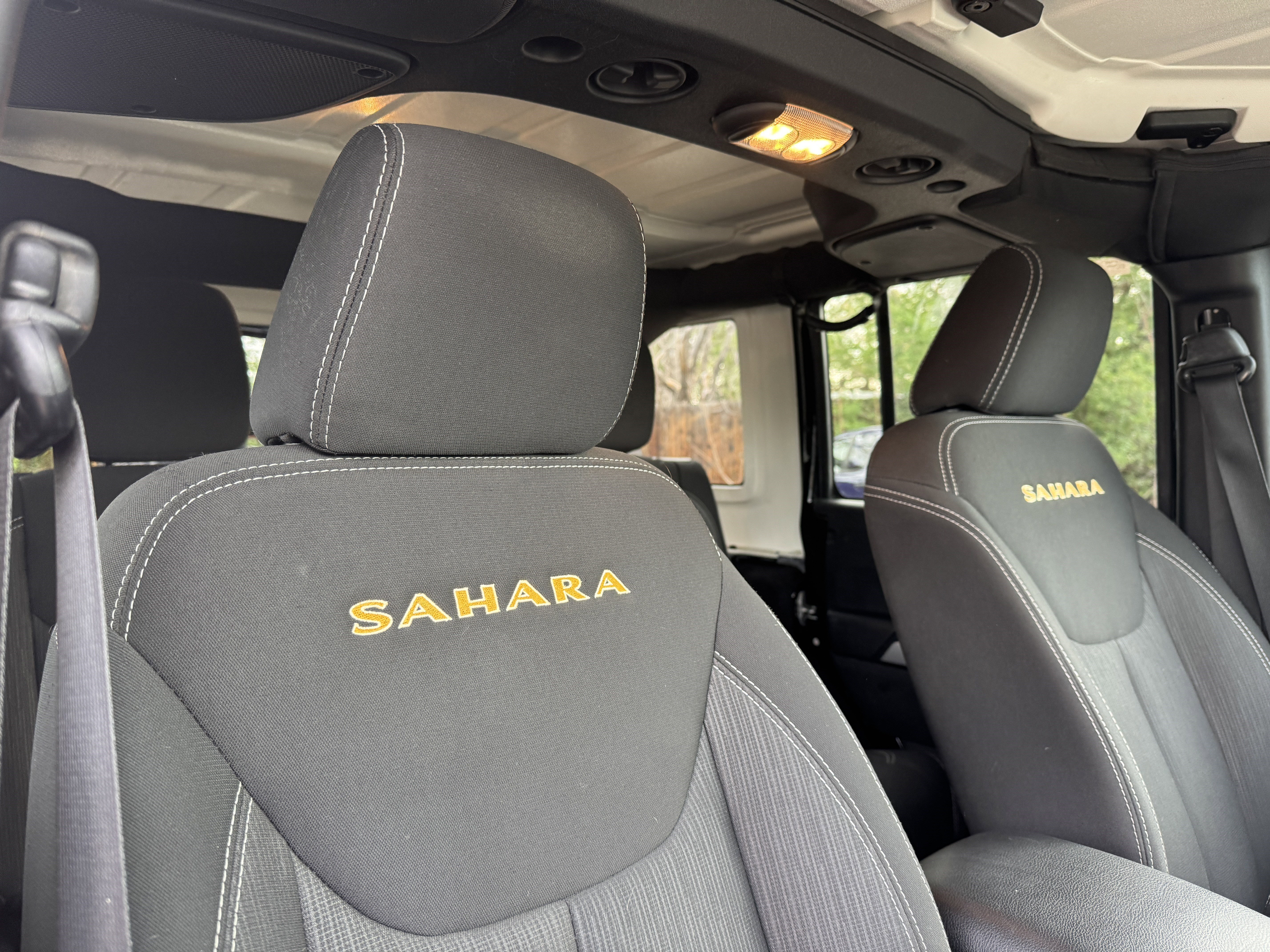 Used 2015 Jeep Wrangler Unlimited Sahara w/ Connectivity Group AWD/4WD image 20