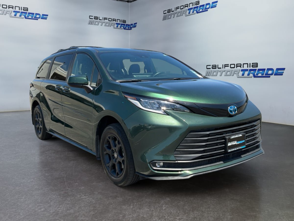 Used 2025 Toyota Sienna XLE Woodland Edition AWD/4WD image 3