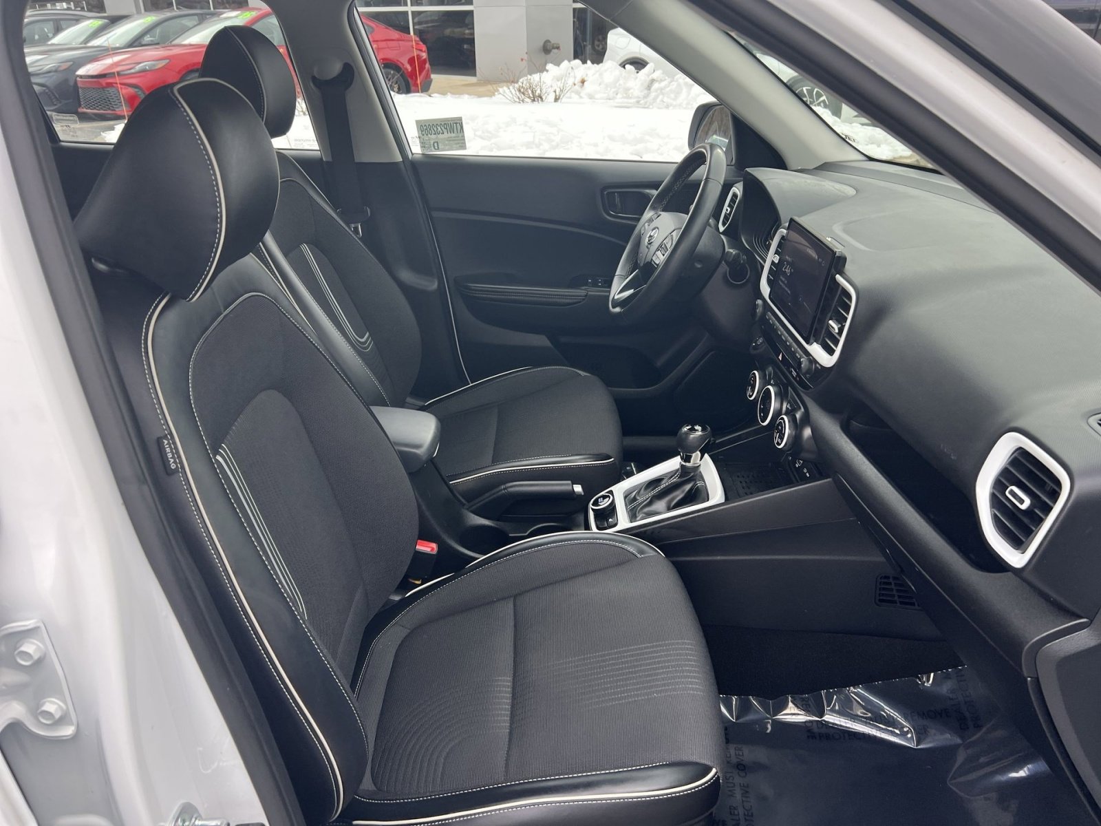 Used 2023 Hyundai Venue Limited image 25