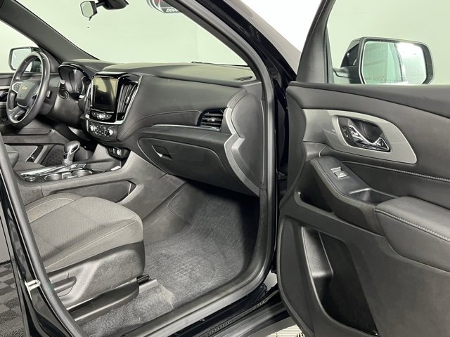 Used 2022 Chevrolet Traverse LT image 32