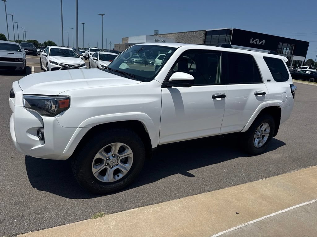 Used 2022 Toyota 4Runner SR5 AWD/4WD image 3