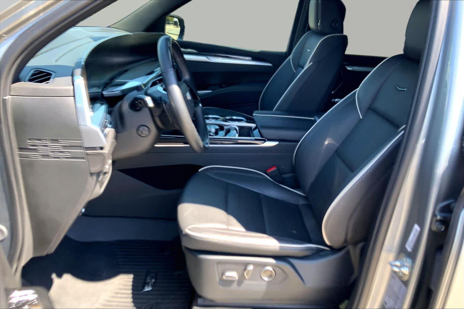 Used 2026 Cadillac Escalade Sport w/ Touring Package AWD/4WD image 8