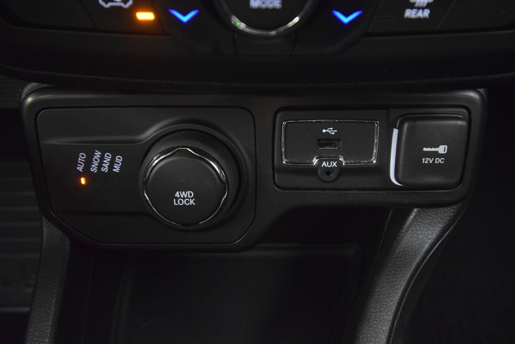 Used 2023 Jeep Renegade Latitude w/ Premium Group AWD/4WD image 34