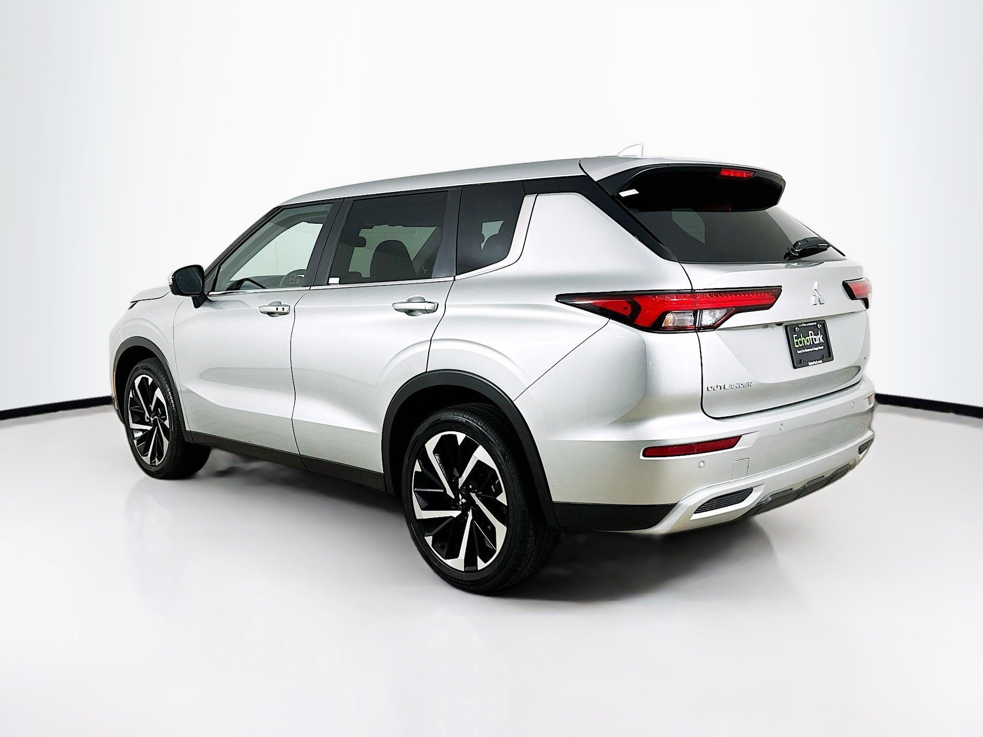 Used 2024 Mitsubishi Outlander SE image 5