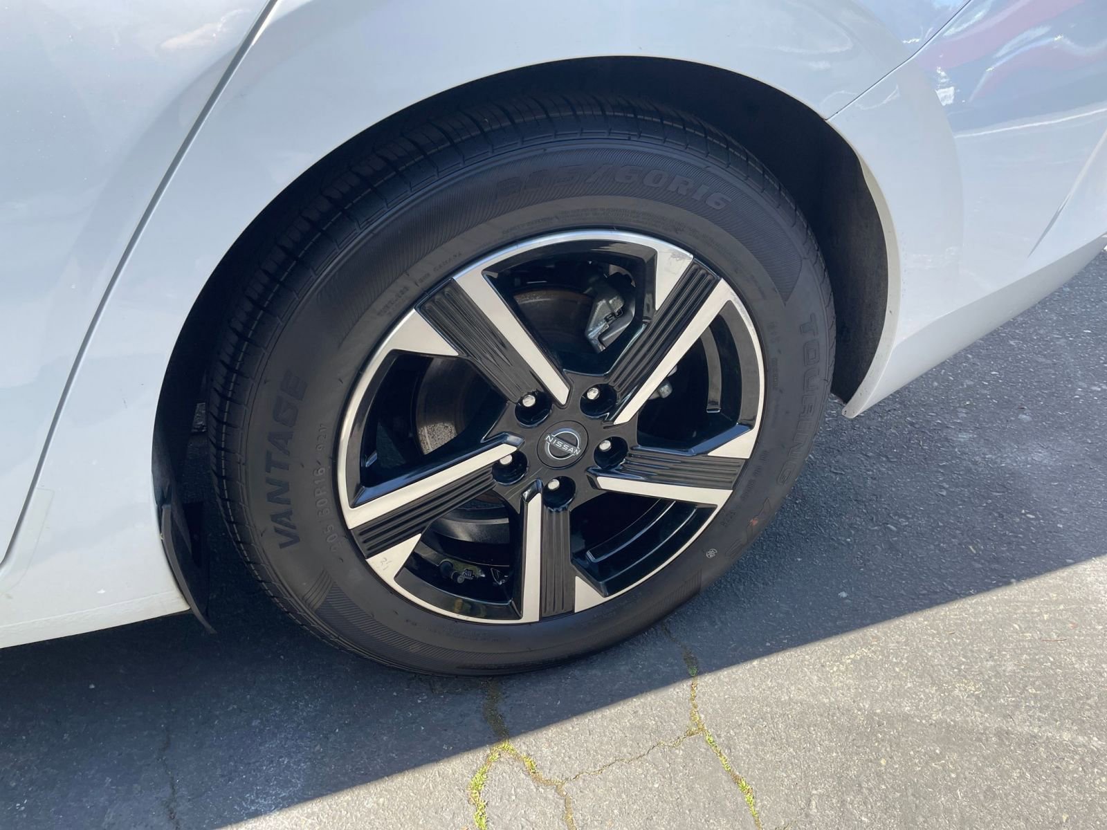 Used 2025 Nissan Sentra SV FWD image 28