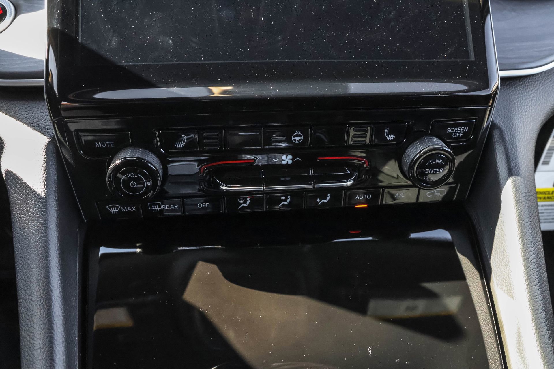 New 2025 Jeep Grand Cherokee Limited w/ Black Appearance Package image 18