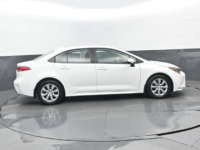 Used 2025 Toyota Corolla LE FWD image 2