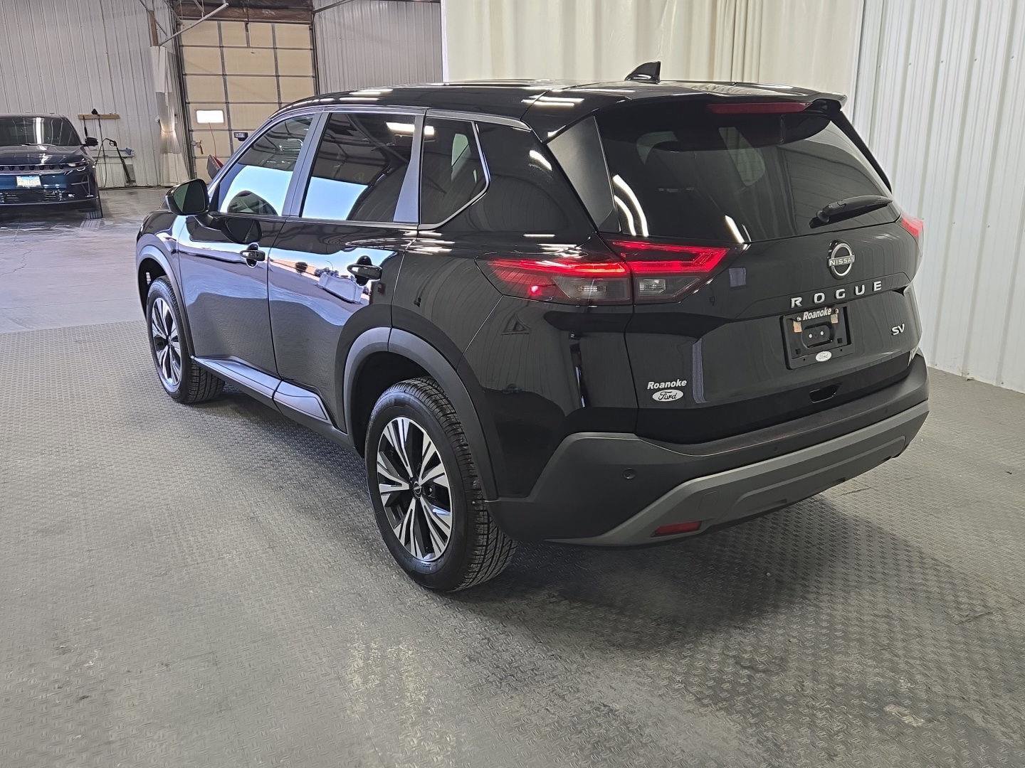Used 2023 Nissan Rogue SV image 8