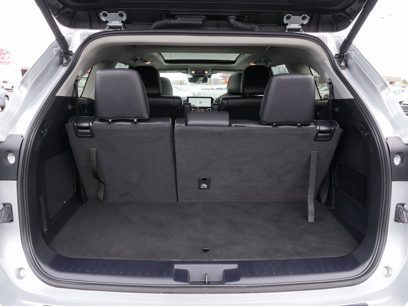 Used 2024 Toyota Highlander Platinum image 32