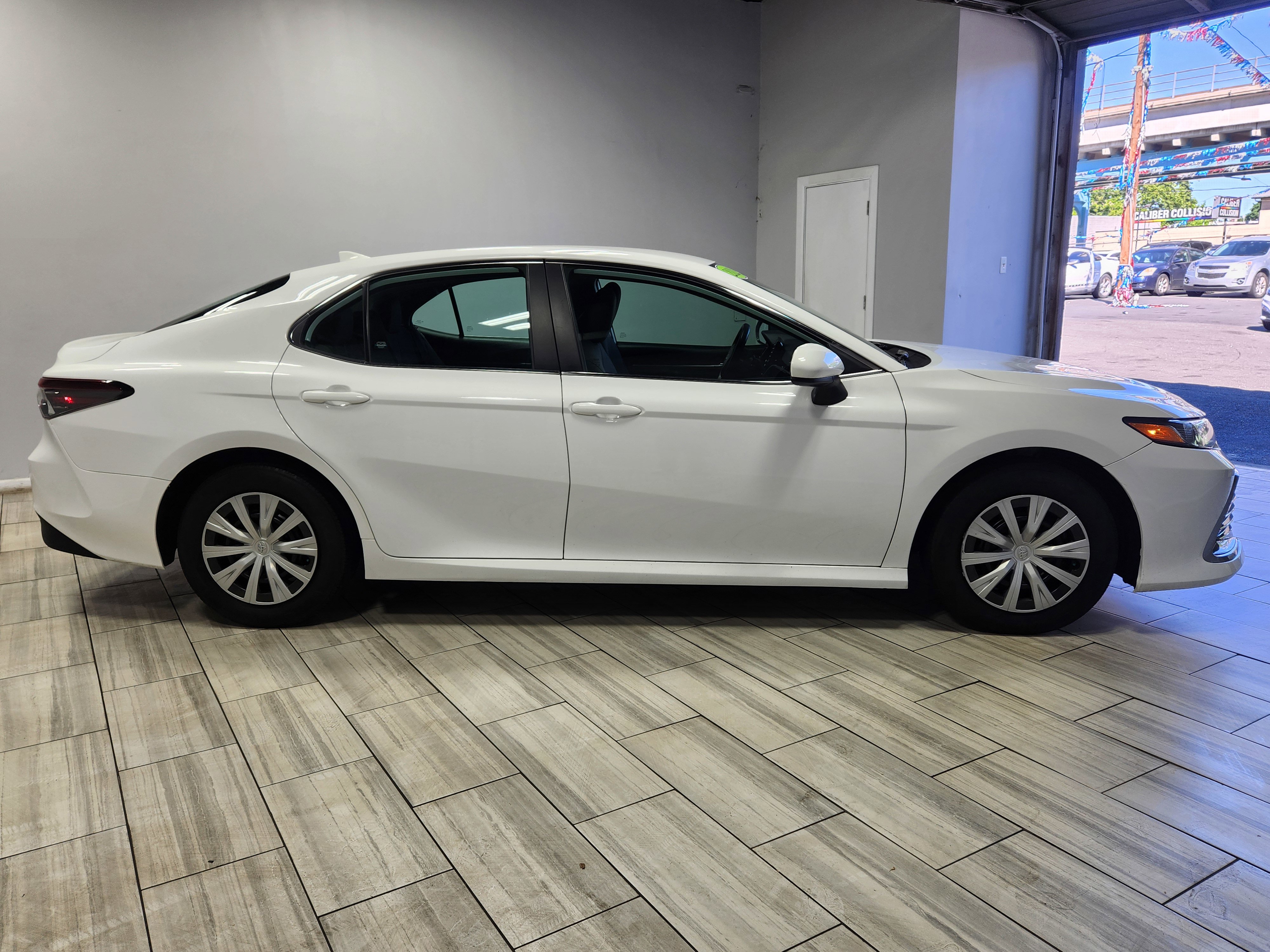 Used 2022 Toyota Camry LE FWD image 6