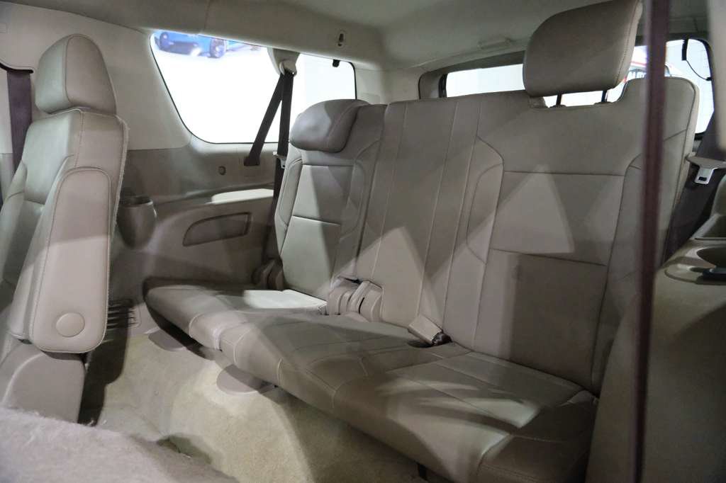 Used 2018 Chevrolet Suburban LT RWD image 24