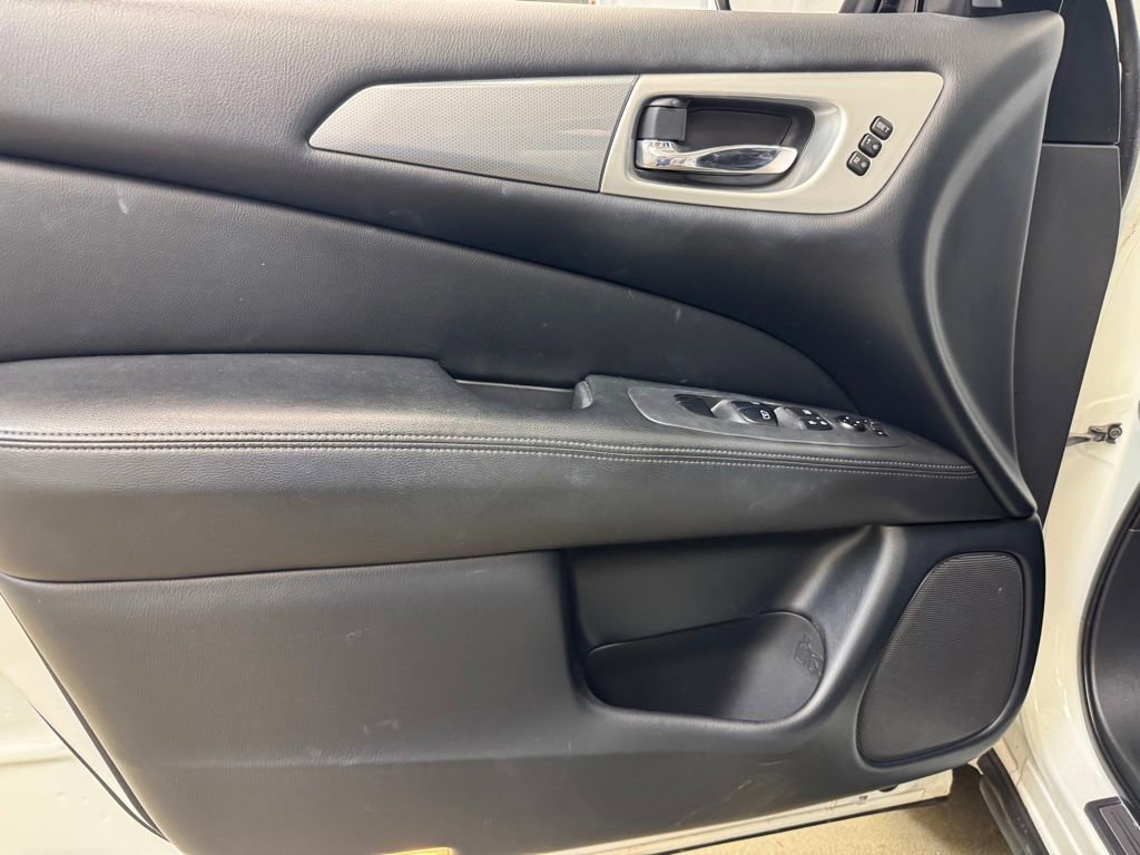Used 2020 Nissan Pathfinder SL AWD/4WD image 8