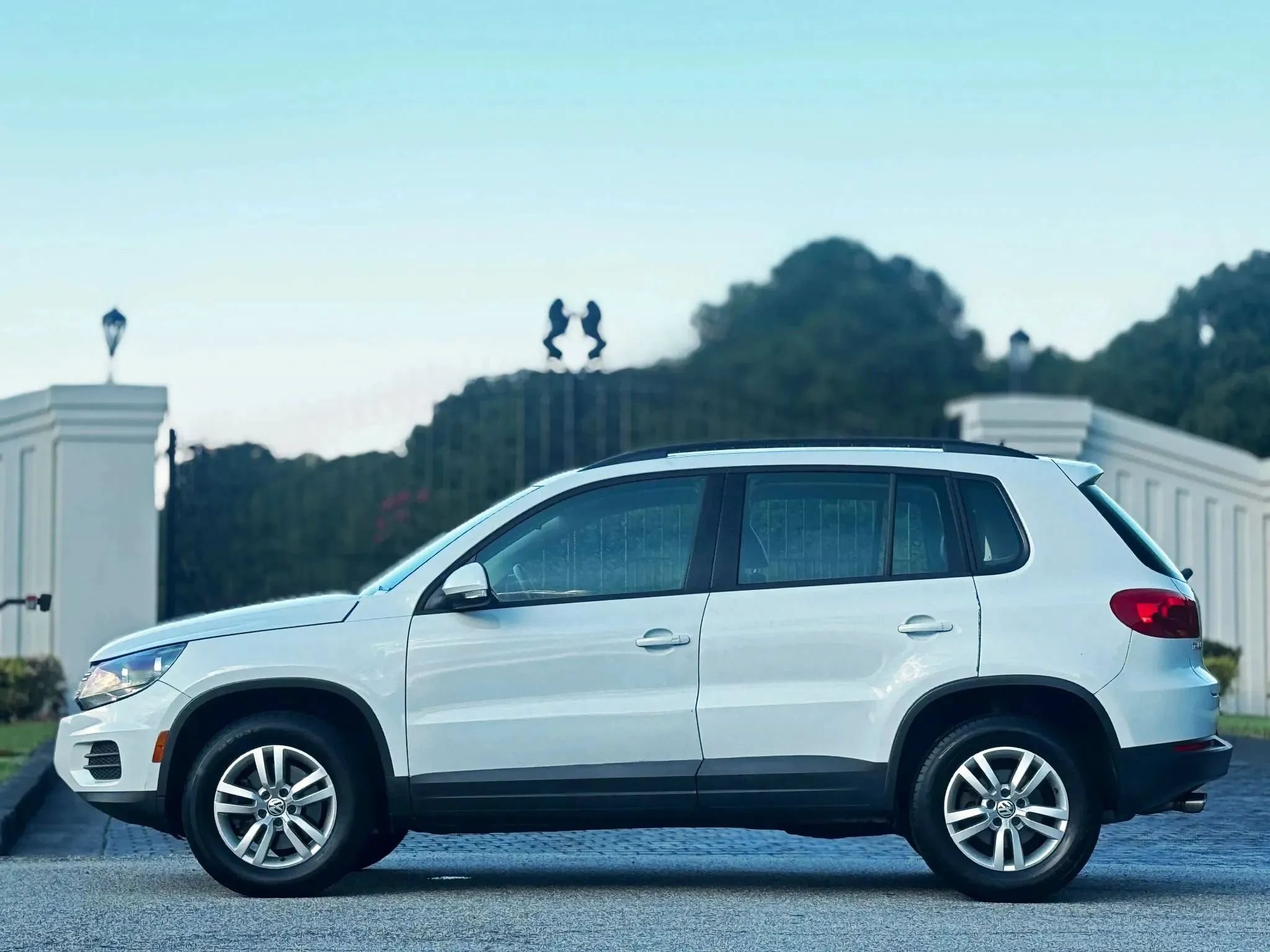 Used 2016 Volkswagen Tiguan S FWD image 6