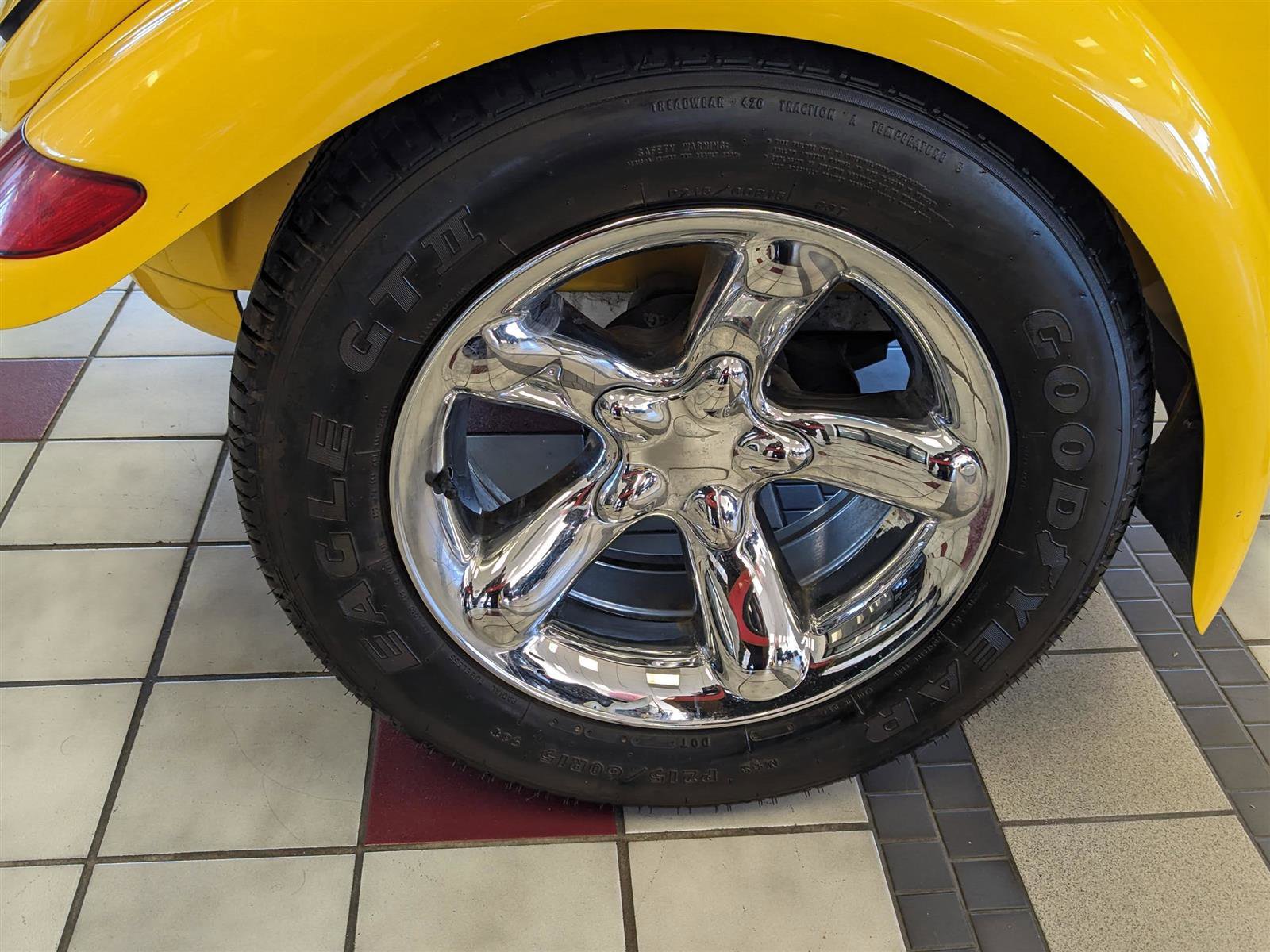 Used 2002 Chrysler Prowler image 15