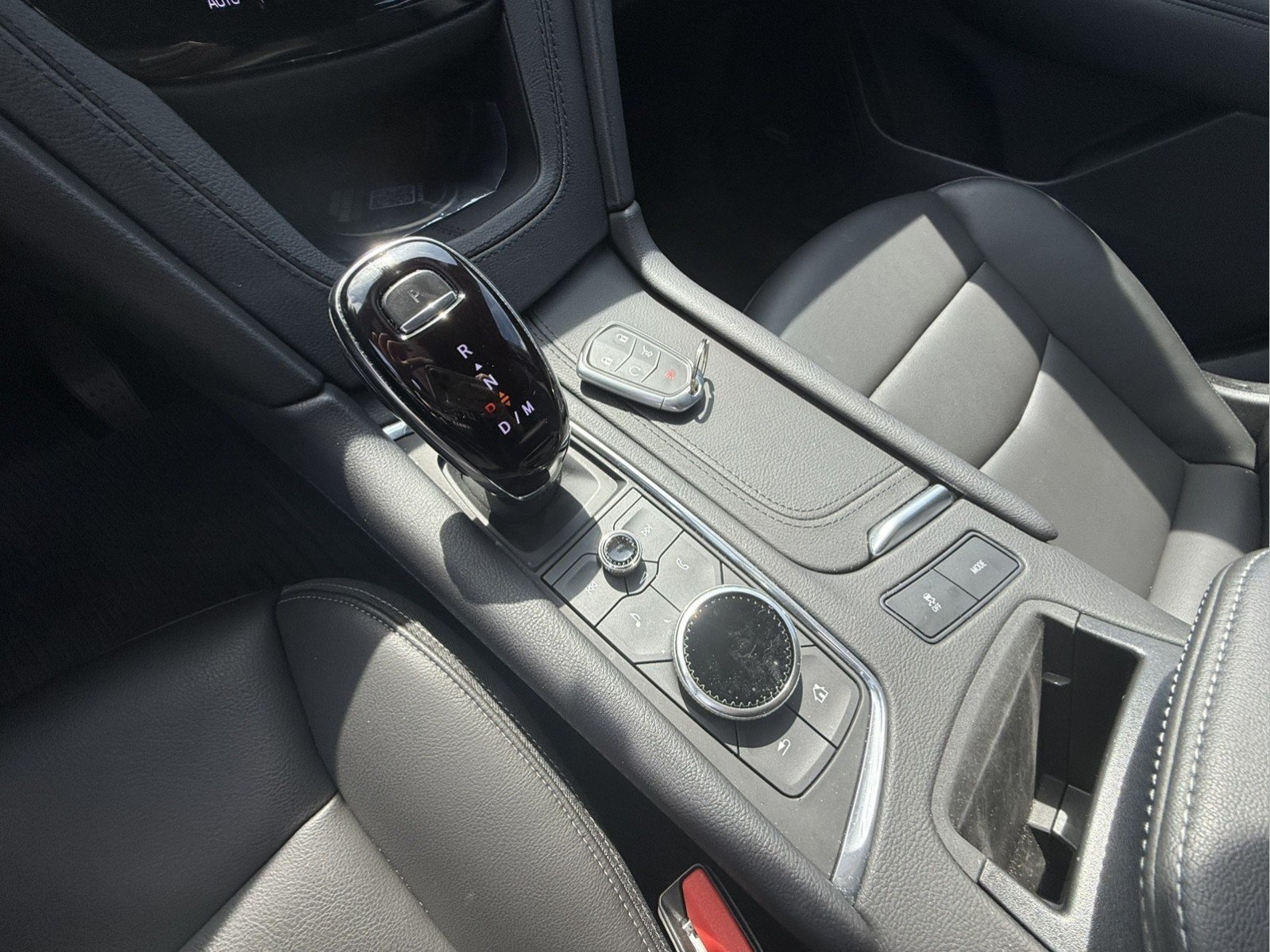Used 2025 Cadillac XT6 Luxury w/ LPO, Floor Liner Package AWD/4WD image 16