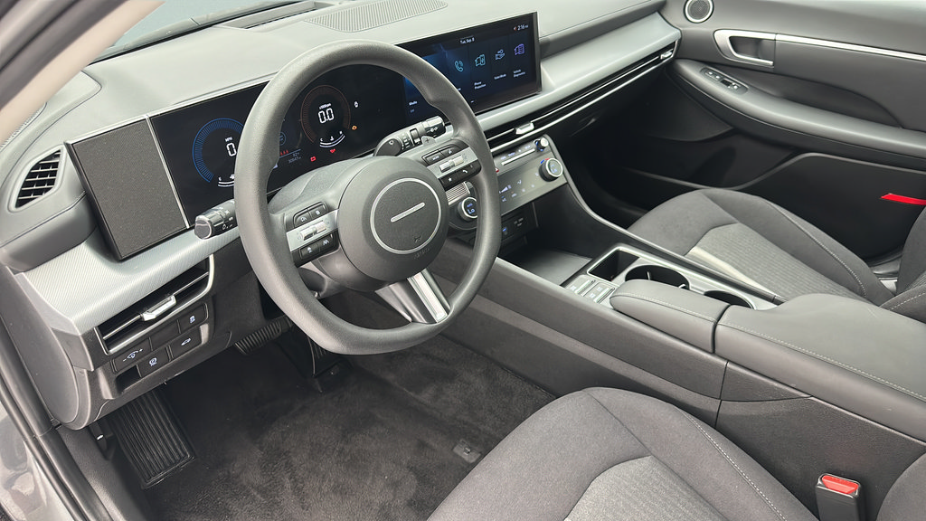 Used 2025 Hyundai Sonata SEL FWD image 12
