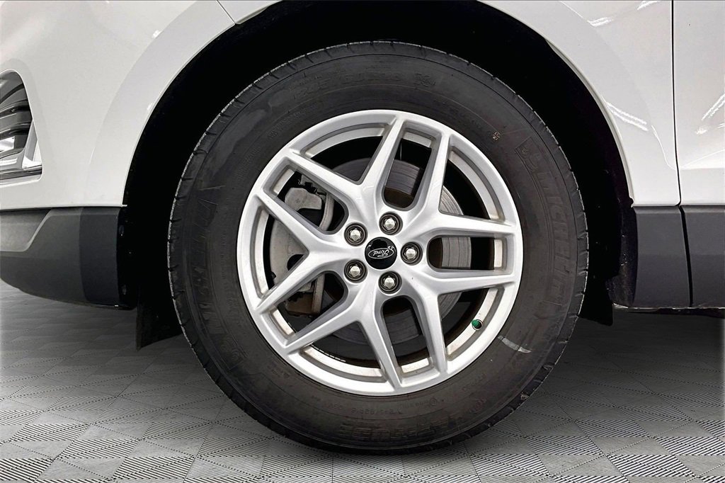 Used 2024 Ford Edge SEL w/ Convenience Package image 9