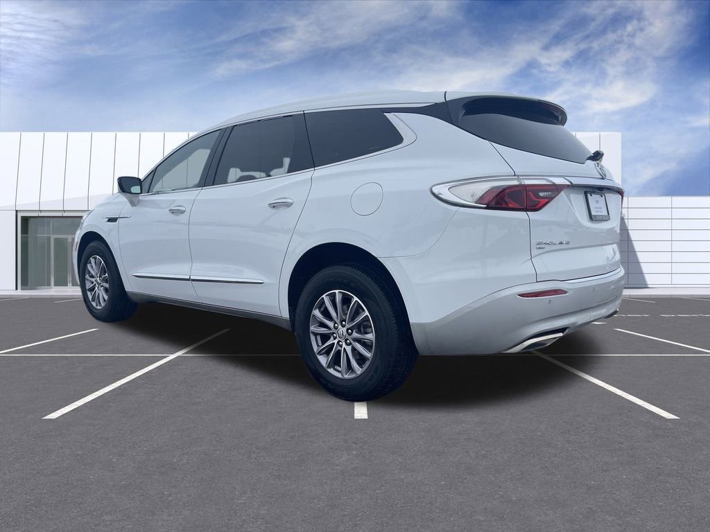 Used 2023 Buick Enclave Essence image 6