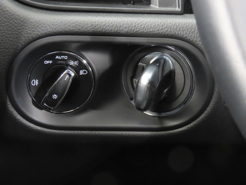 Certified 2026 Porsche Macan AWD/4WD image 23