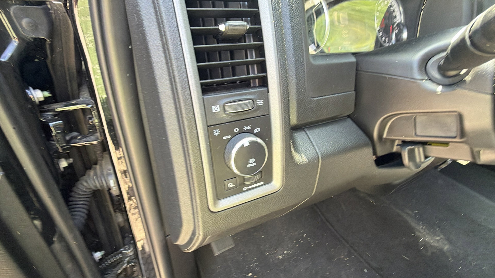 Used 2024 RAM 1500 Tradesman w/ Tradesman SXT Package AWD/4WD image 25