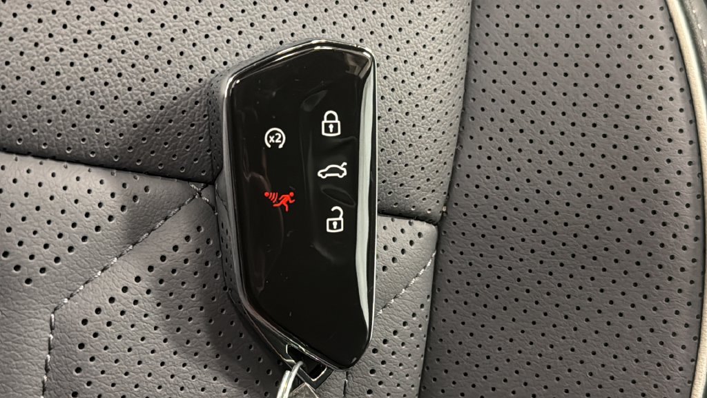 Used 2025 Volkswagen Tiguan SEL R-Line AWD/4WD image 20