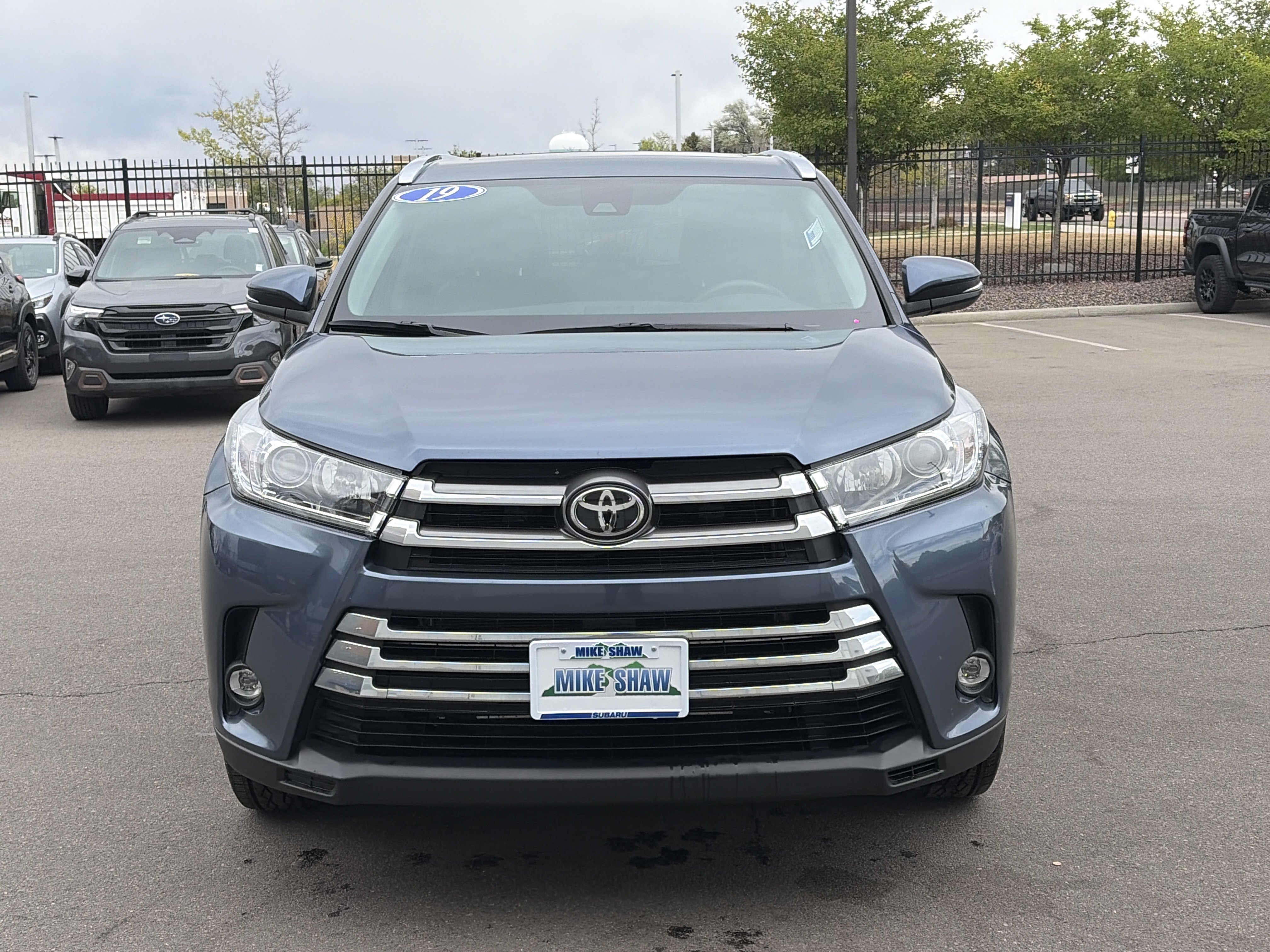 Used 2019 Toyota Highlander Limited AWD/4WD image 2