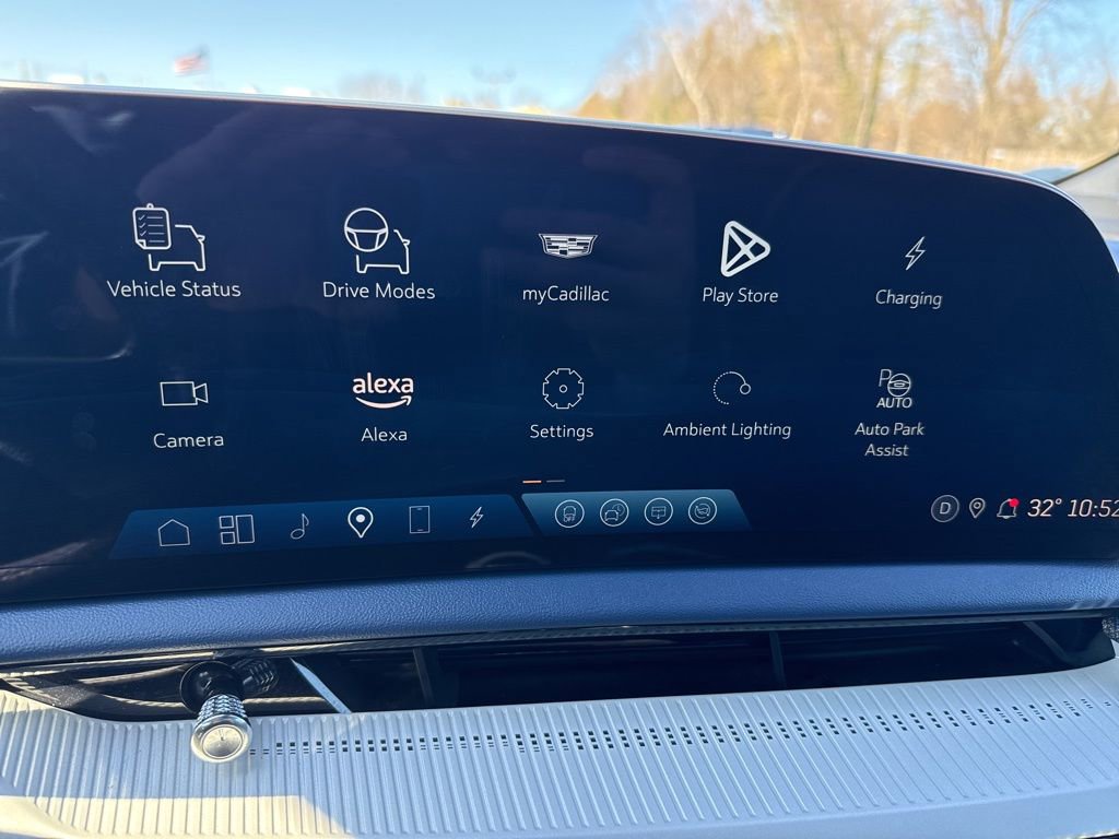 Used 2025 Cadillac Optiq Sport 2 image 19