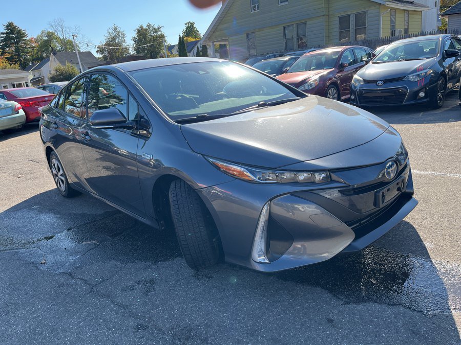 Used 2017 Toyota Prius Prime Plus FWD image 3
