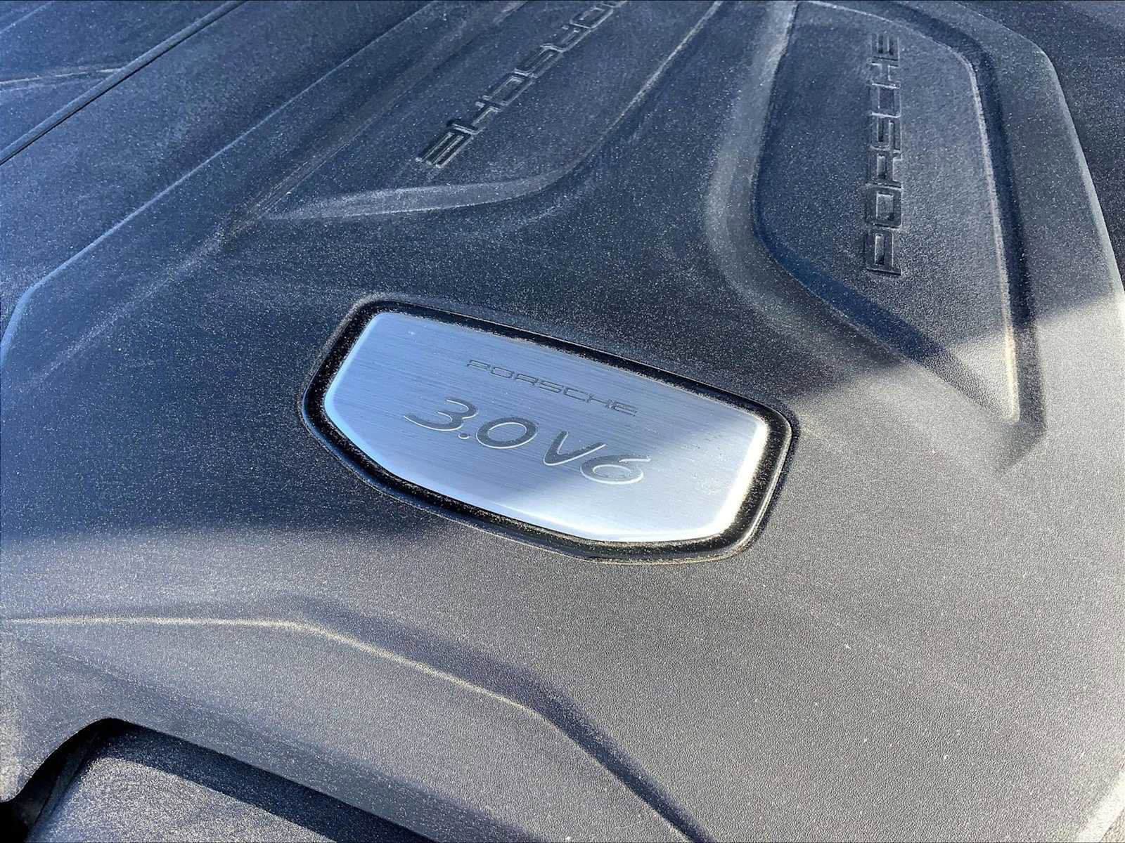 Certified 2022 Porsche Cayenne Platinum Edition image 65